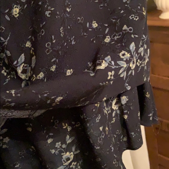 J Jill scoop neck floral printed blouse in… - Picture 3 of 4